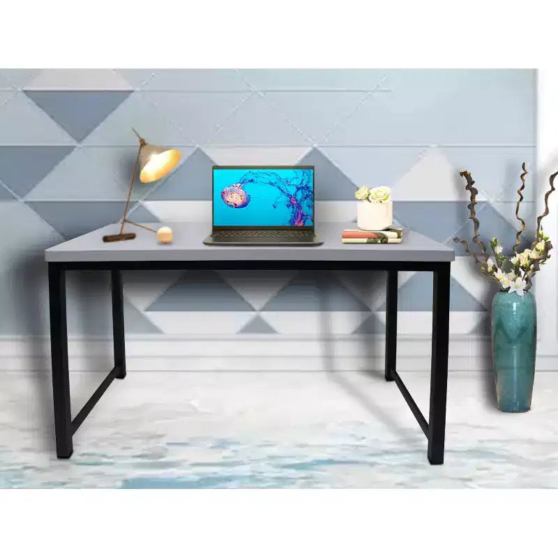 Bürocomputertisch, hellgraue Platte mit schwarzem Metallgestell, 76 cm hoch