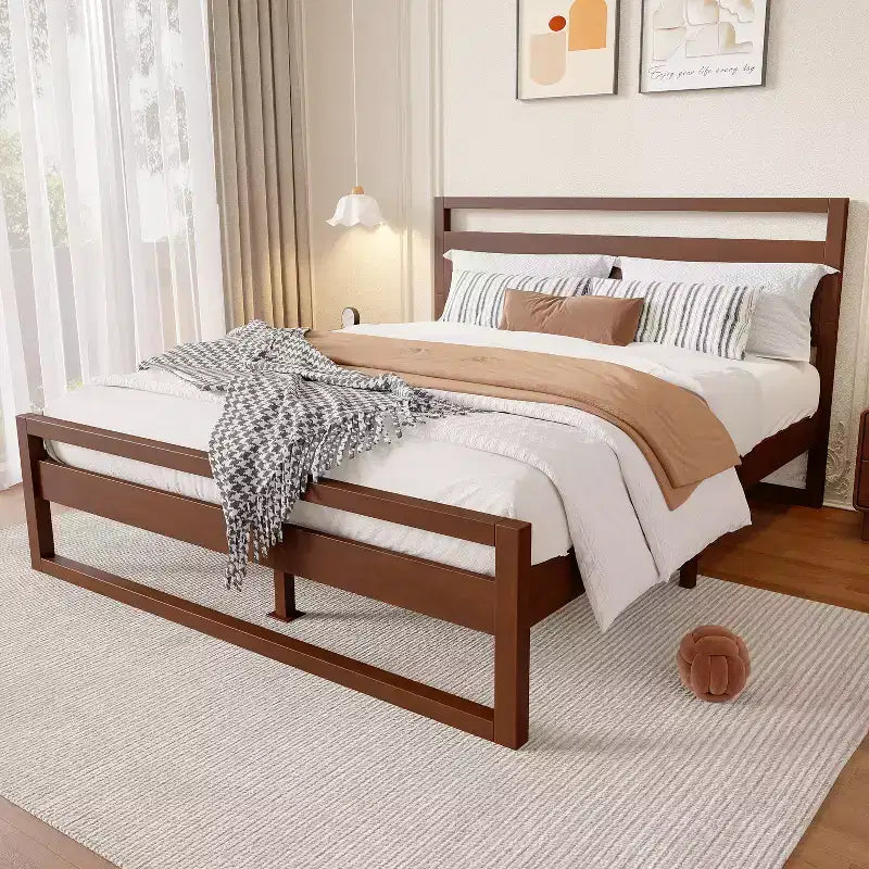 Zeitgenössisches minimalistisches Podestbett mit offenem Kopf- und Fußteil