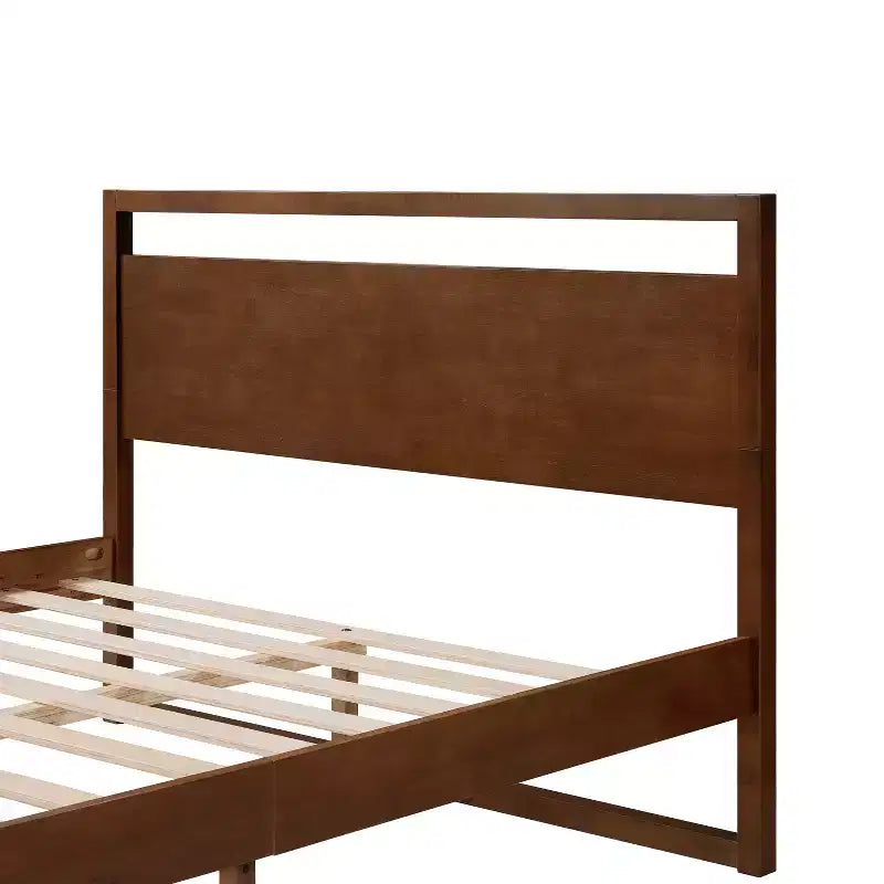 Zeitgenössisches minimalistisches Podestbett mit offenem Kopf- und Fußteil