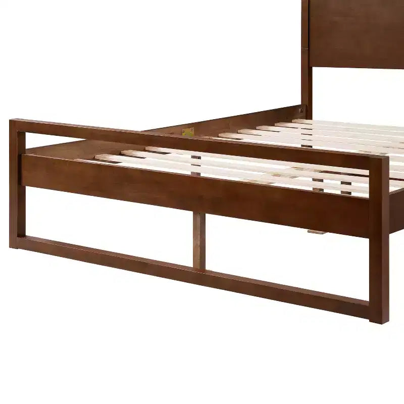 Zeitgenössisches minimalistisches Podestbett mit offenem Kopf- und Fußteil